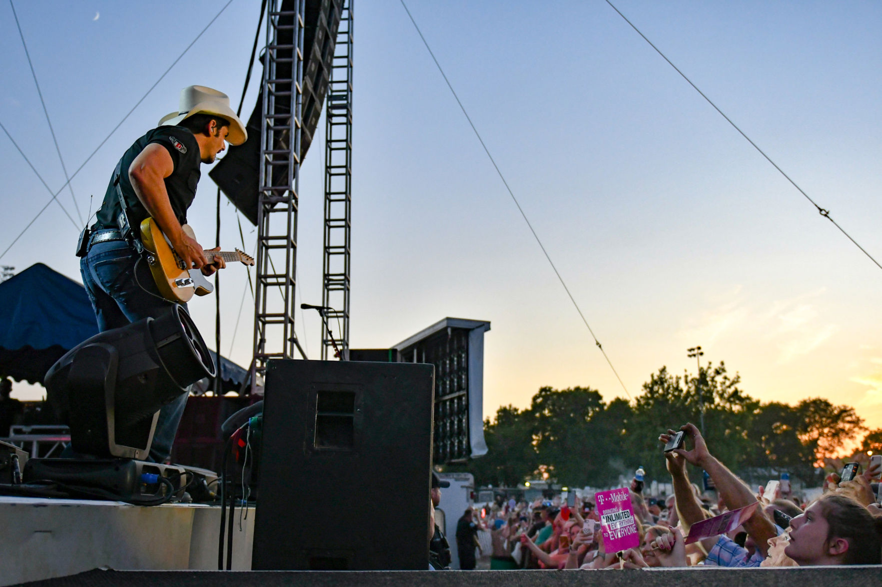 080519-mda-nws-bradpaisley-040a.jpg